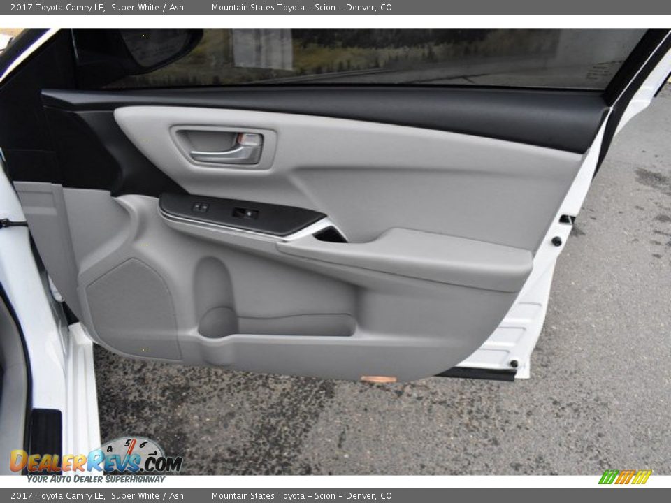 2017 Toyota Camry LE Super White / Ash Photo #25