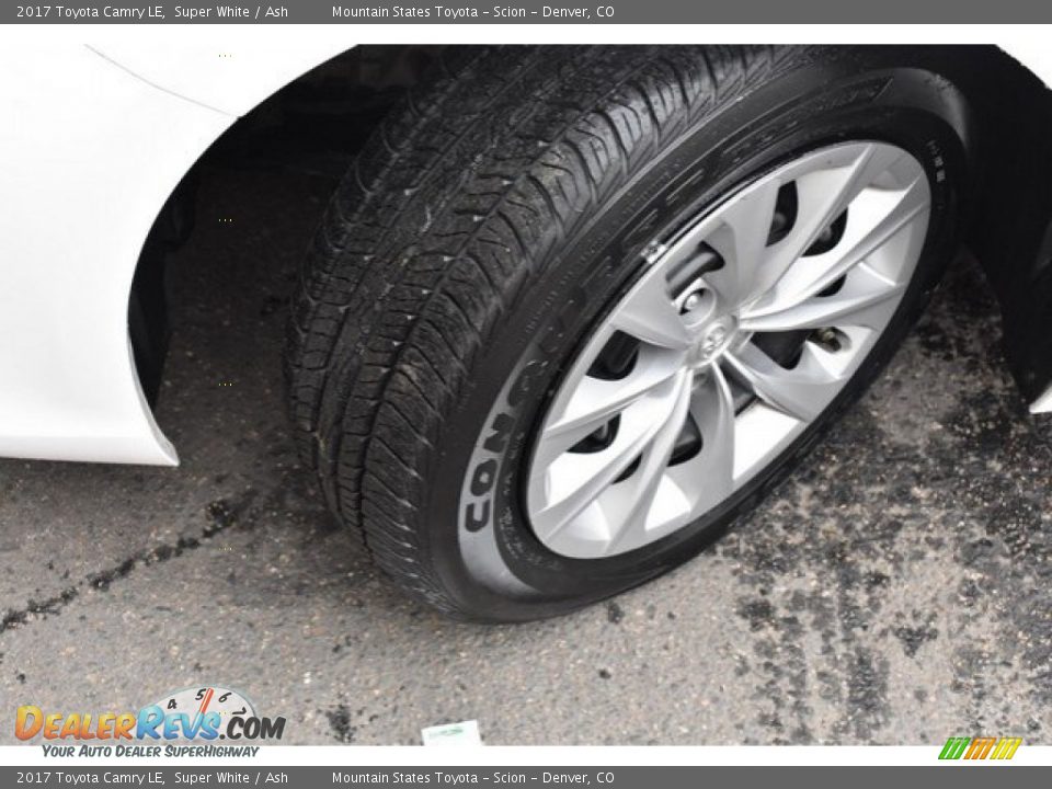 2017 Toyota Camry LE Super White / Ash Photo #28