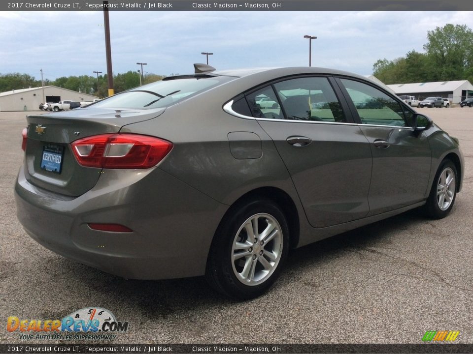2017 Chevrolet Cruze LT Pepperdust Metallic / Jet Black Photo #5