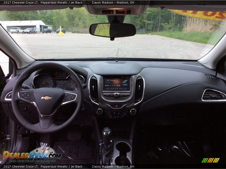 2017 Chevrolet Cruze LT Pepperdust Metallic / Jet Black Photo #16