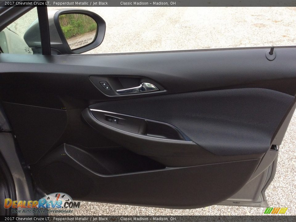 2017 Chevrolet Cruze LT Pepperdust Metallic / Jet Black Photo #25