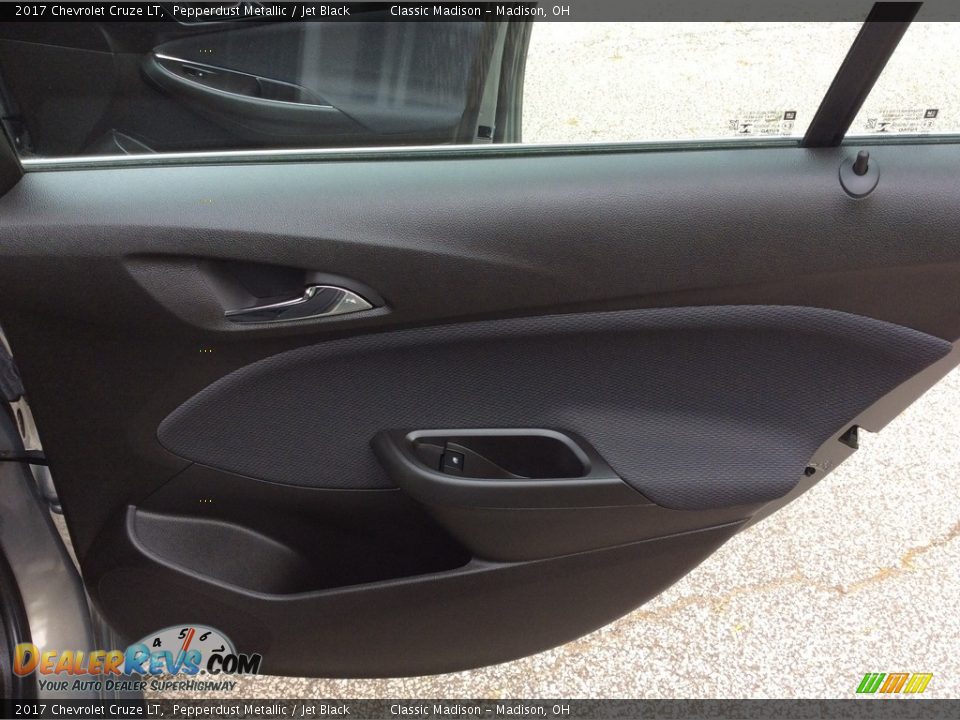 2017 Chevrolet Cruze LT Pepperdust Metallic / Jet Black Photo #27