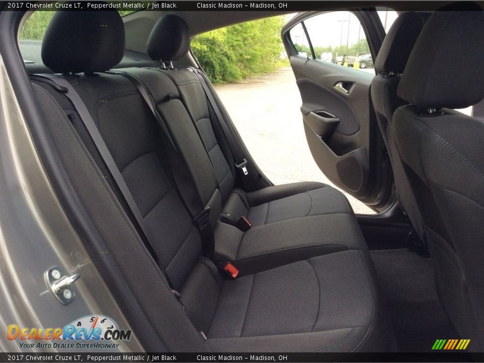 2017 Chevrolet Cruze LT Pepperdust Metallic / Jet Black Photo #28