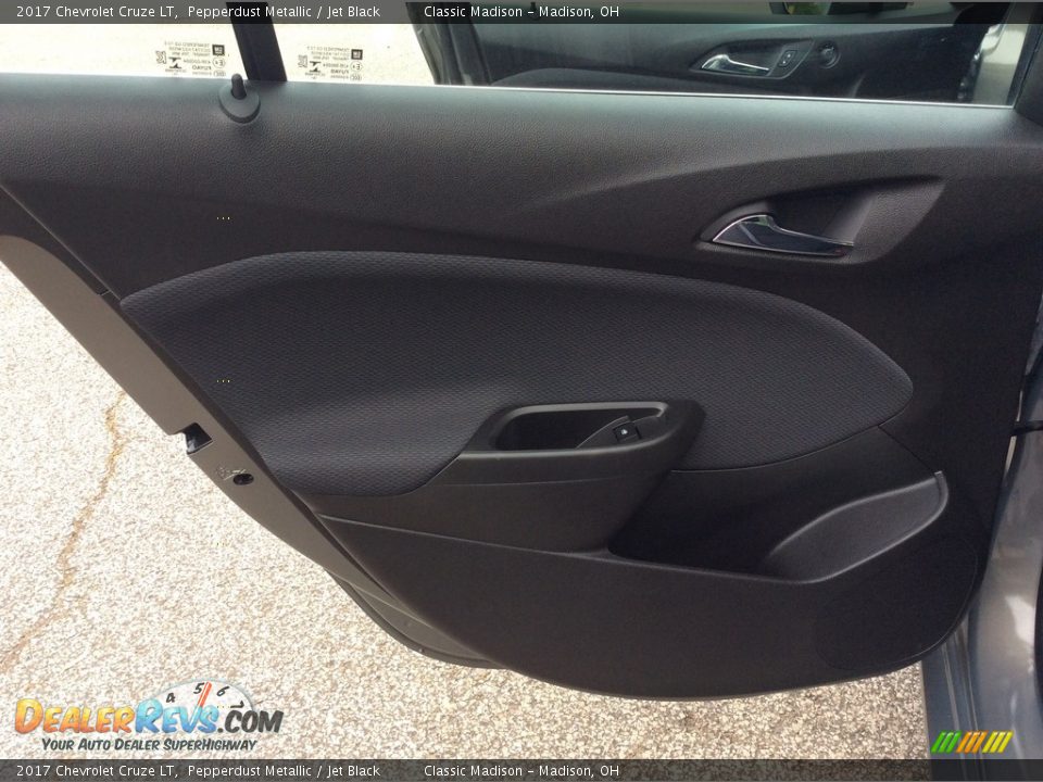 2017 Chevrolet Cruze LT Pepperdust Metallic / Jet Black Photo #29