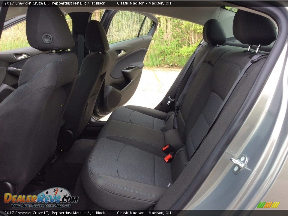 2017 Chevrolet Cruze LT Pepperdust Metallic / Jet Black Photo #30