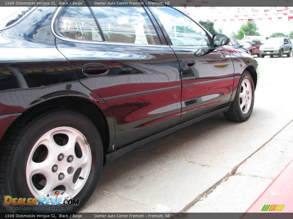 1998 Oldsmobile Intrigue GL Black / Beige Photo #7