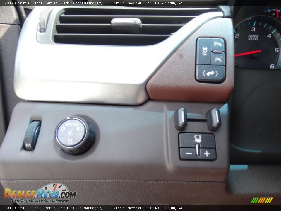 Controls of 2019 Chevrolet Tahoe Premier Photo #16