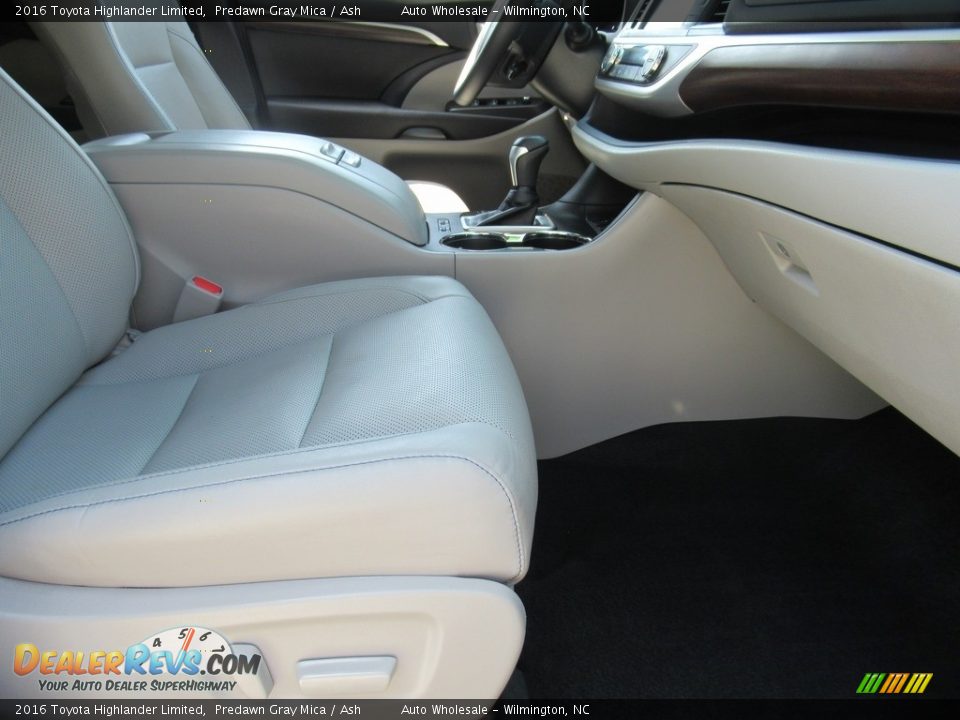 2016 Toyota Highlander Limited Predawn Gray Mica / Ash Photo #11