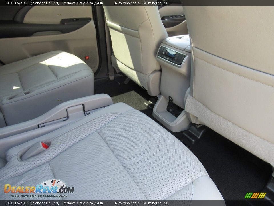 2016 Toyota Highlander Limited Predawn Gray Mica / Ash Photo #12