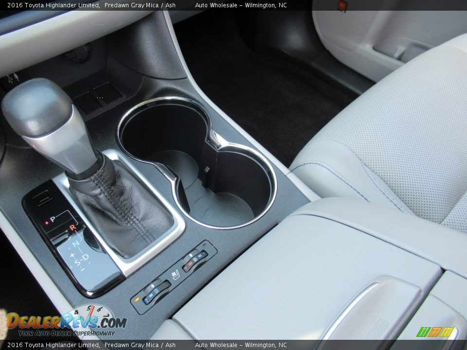 2016 Toyota Highlander Limited Predawn Gray Mica / Ash Photo #19