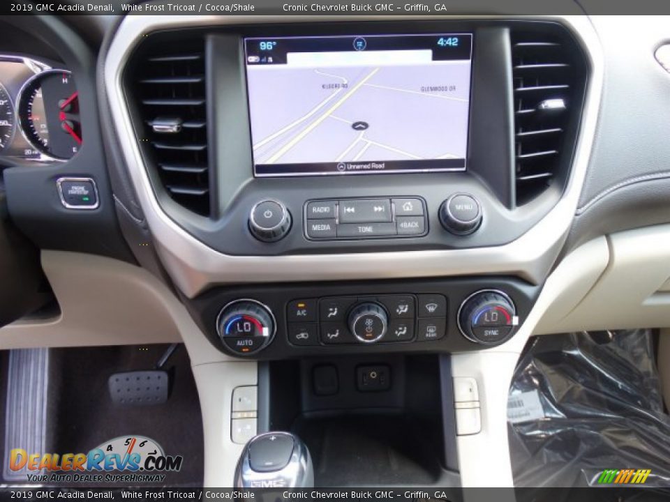 2019 GMC Acadia Denali White Frost Tricoat / Cocoa/Shale Photo #17