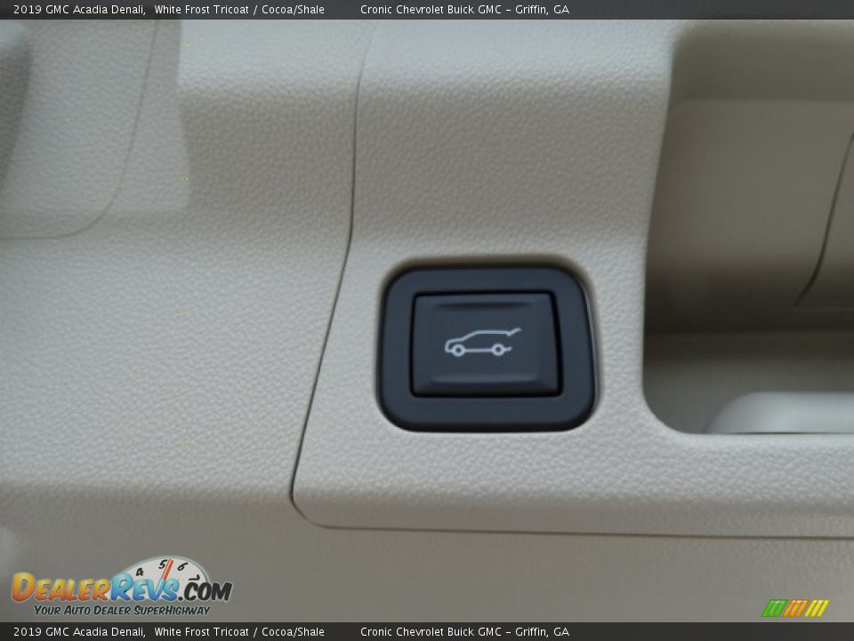 2019 GMC Acadia Denali White Frost Tricoat / Cocoa/Shale Photo #27
