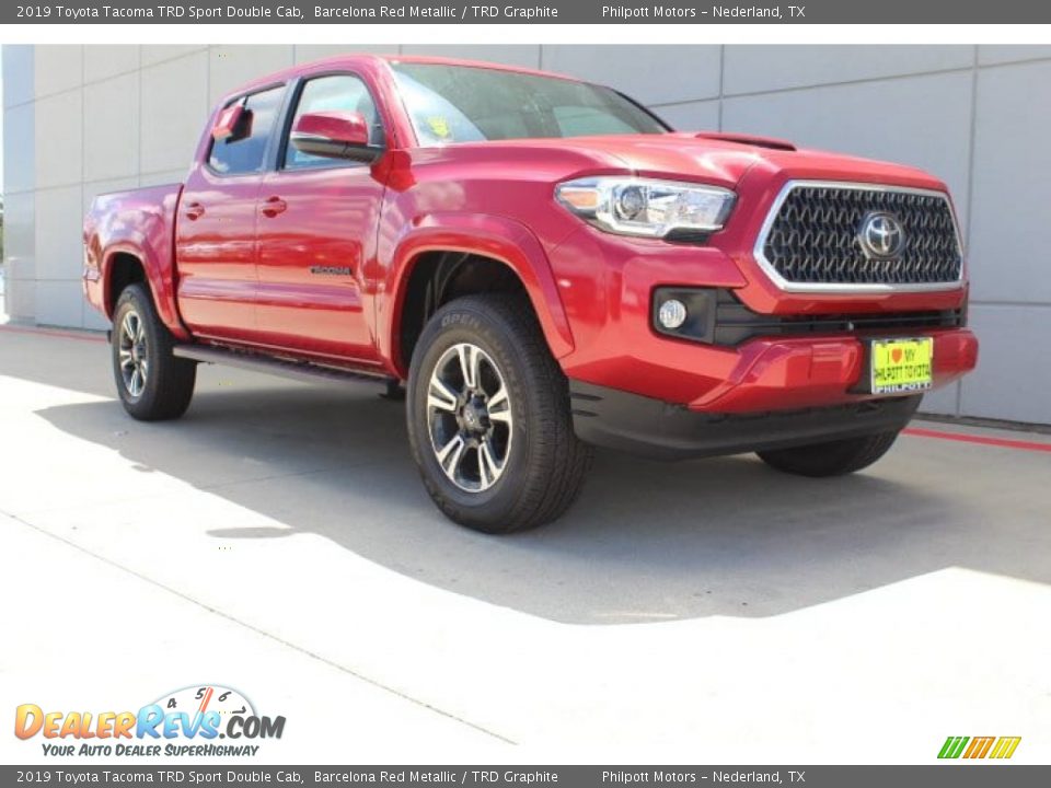 Front 3/4 View of 2019 Toyota Tacoma TRD Sport Double Cab Photo #2