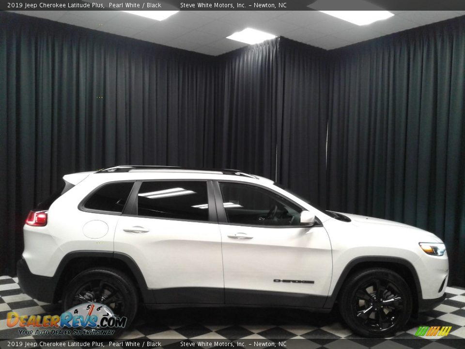 2019 Jeep Cherokee Latitude Plus Pearl White / Black Photo #5