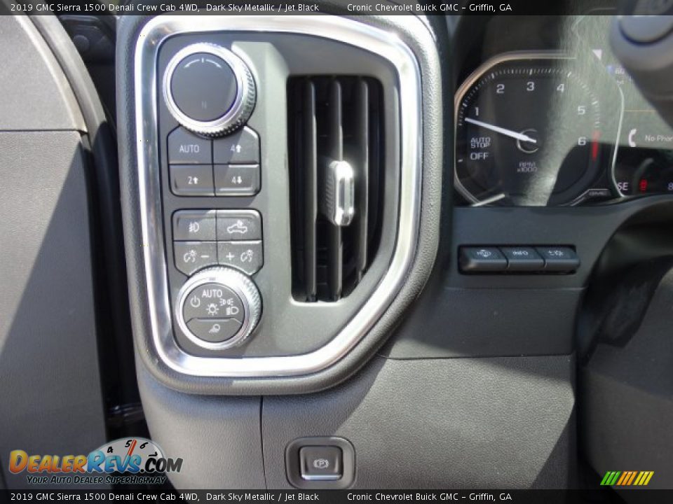 Controls of 2019 GMC Sierra 1500 Denali Crew Cab 4WD Photo #18