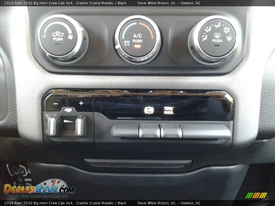 2019 Ram 3500 Big Horn Crew Cab 4x4 Granite Crystal Metallic / Black Photo #24