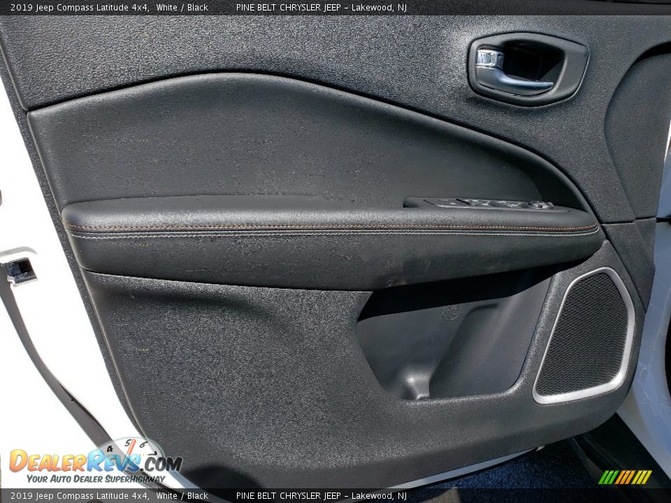 2019 Jeep Compass Latitude 4x4 White / Black Photo #8