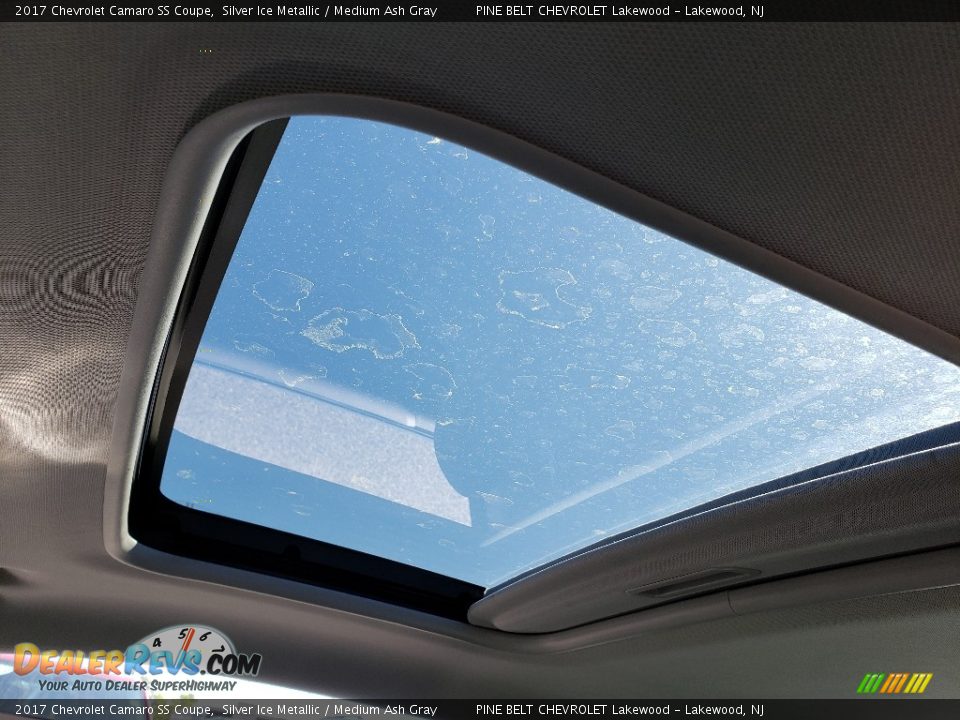 Sunroof of 2017 Chevrolet Camaro SS Coupe Photo #27