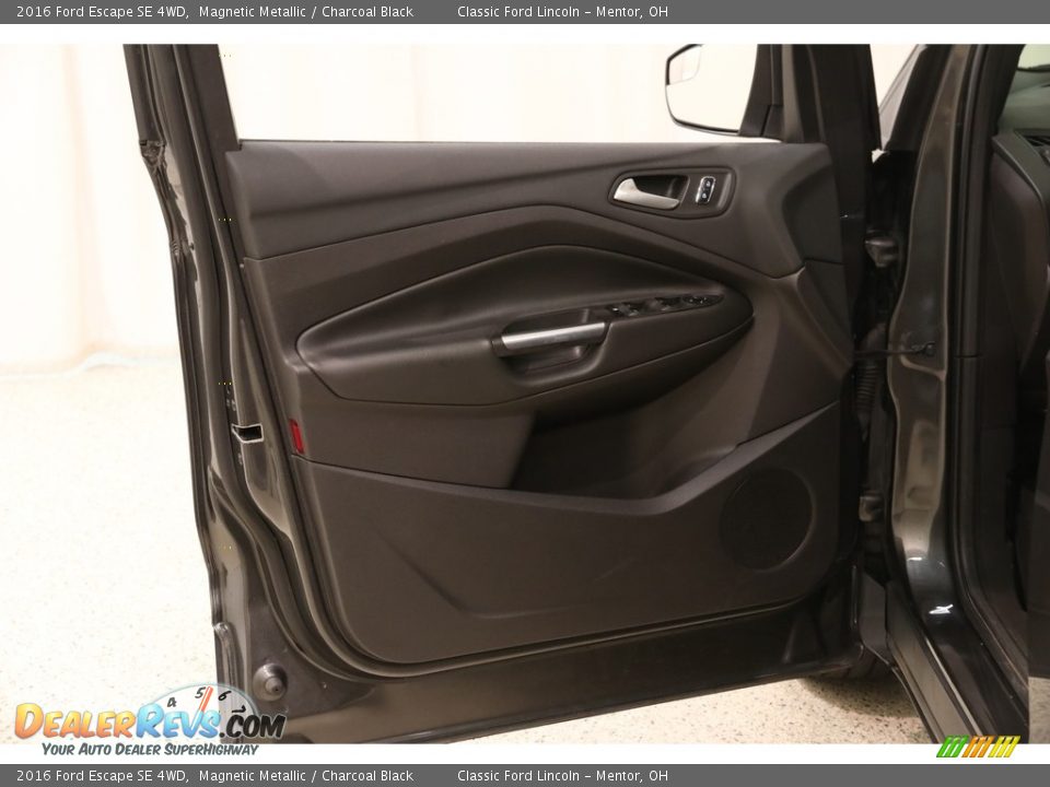 2016 Ford Escape SE 4WD Magnetic Metallic / Charcoal Black Photo #4