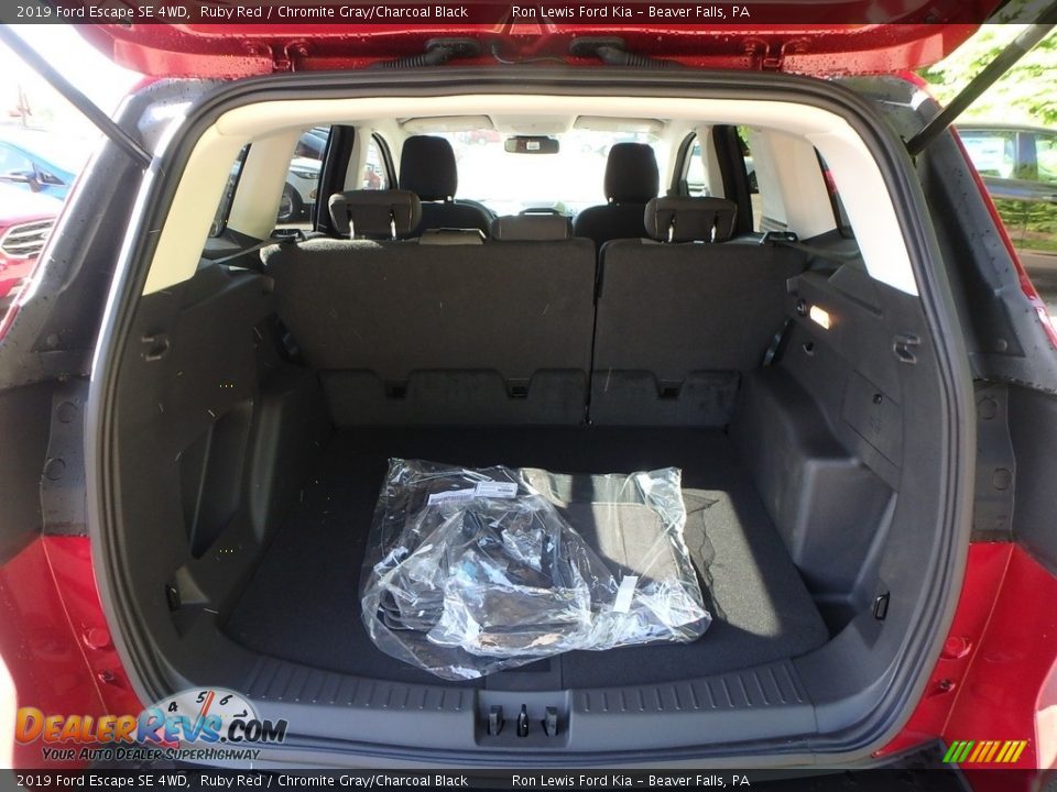 2019 Ford Escape SE 4WD Ruby Red / Chromite Gray/Charcoal Black Photo #4