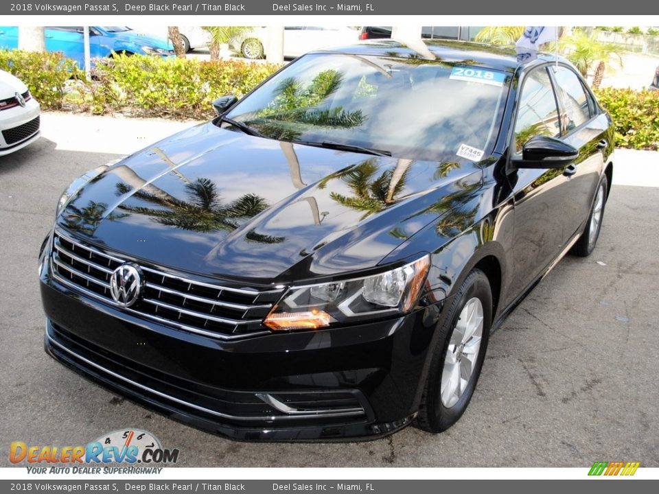 2018 Volkswagen Passat S Deep Black Pearl / Titan Black Photo #4