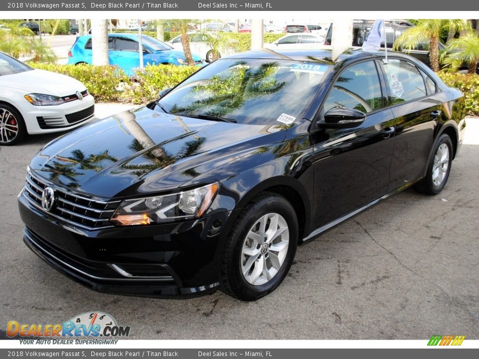 2018 Volkswagen Passat S Deep Black Pearl / Titan Black Photo #5