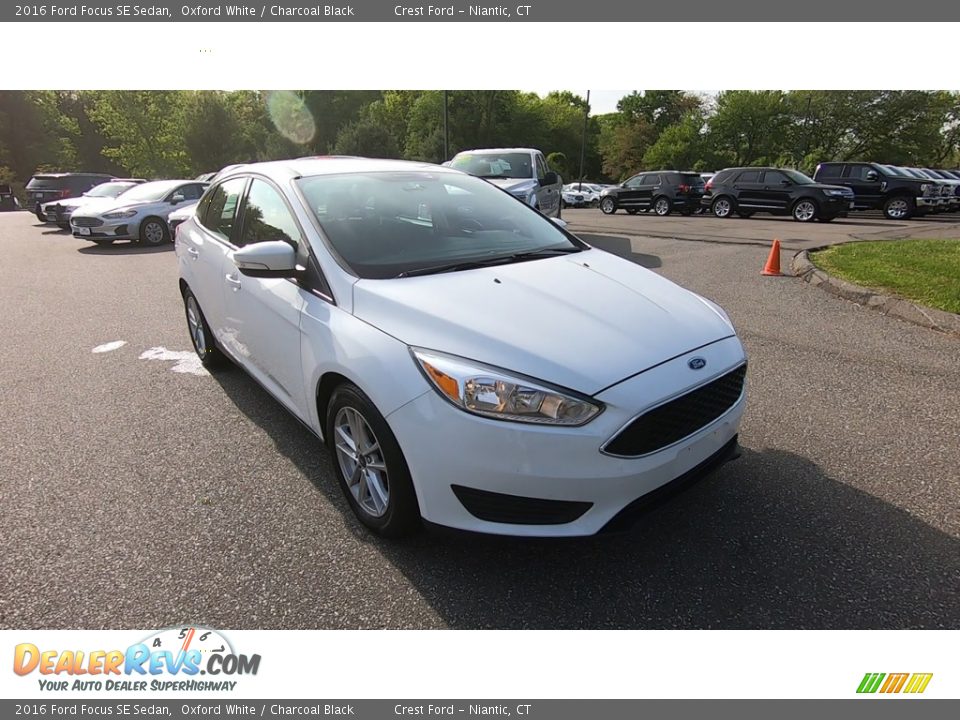 2016 Ford Focus SE Sedan Oxford White / Charcoal Black Photo #1