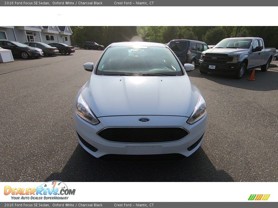 2016 Ford Focus SE Sedan Oxford White / Charcoal Black Photo #2