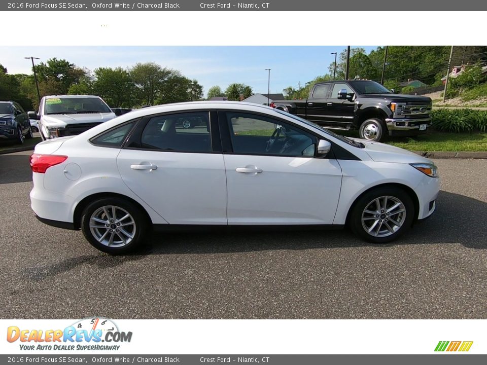 2016 Ford Focus SE Sedan Oxford White / Charcoal Black Photo #8