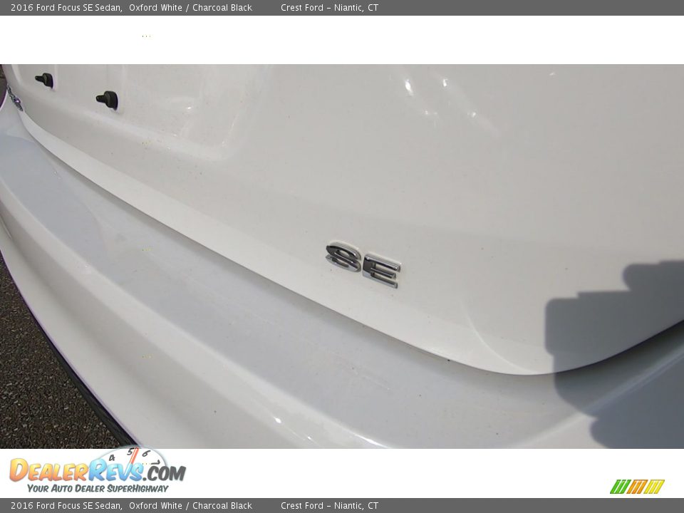 2016 Ford Focus SE Sedan Oxford White / Charcoal Black Photo #9
