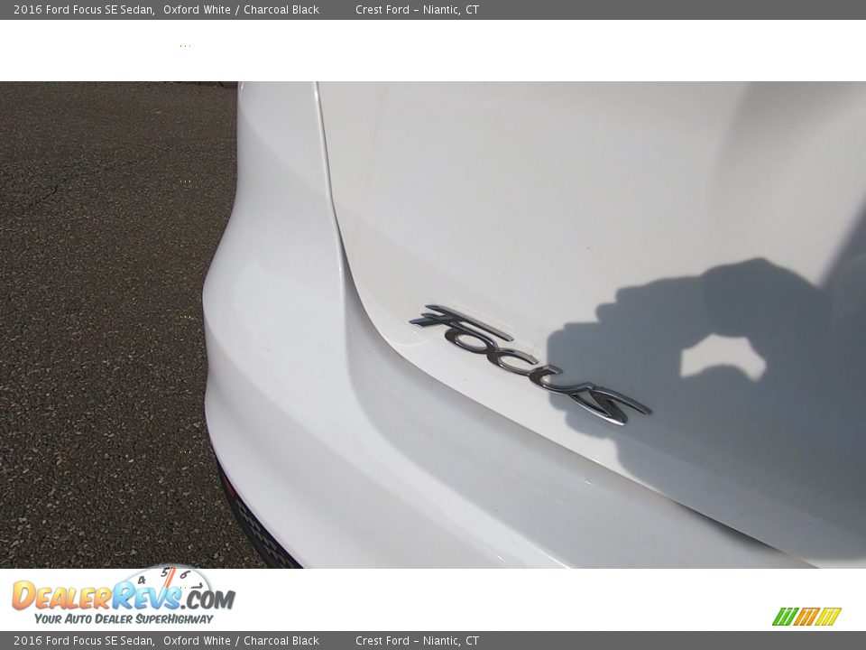 2016 Ford Focus SE Sedan Oxford White / Charcoal Black Photo #10