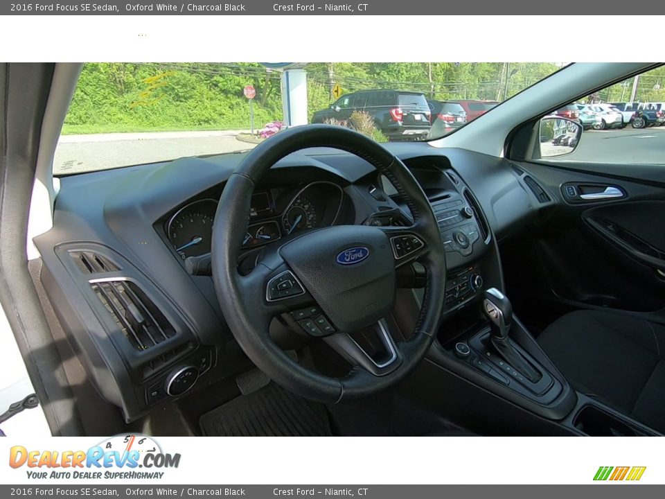 2016 Ford Focus SE Sedan Oxford White / Charcoal Black Photo #11