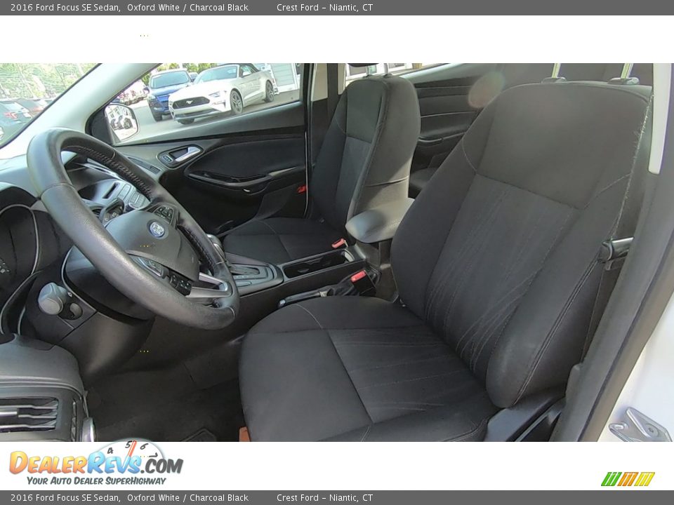 2016 Ford Focus SE Sedan Oxford White / Charcoal Black Photo #12