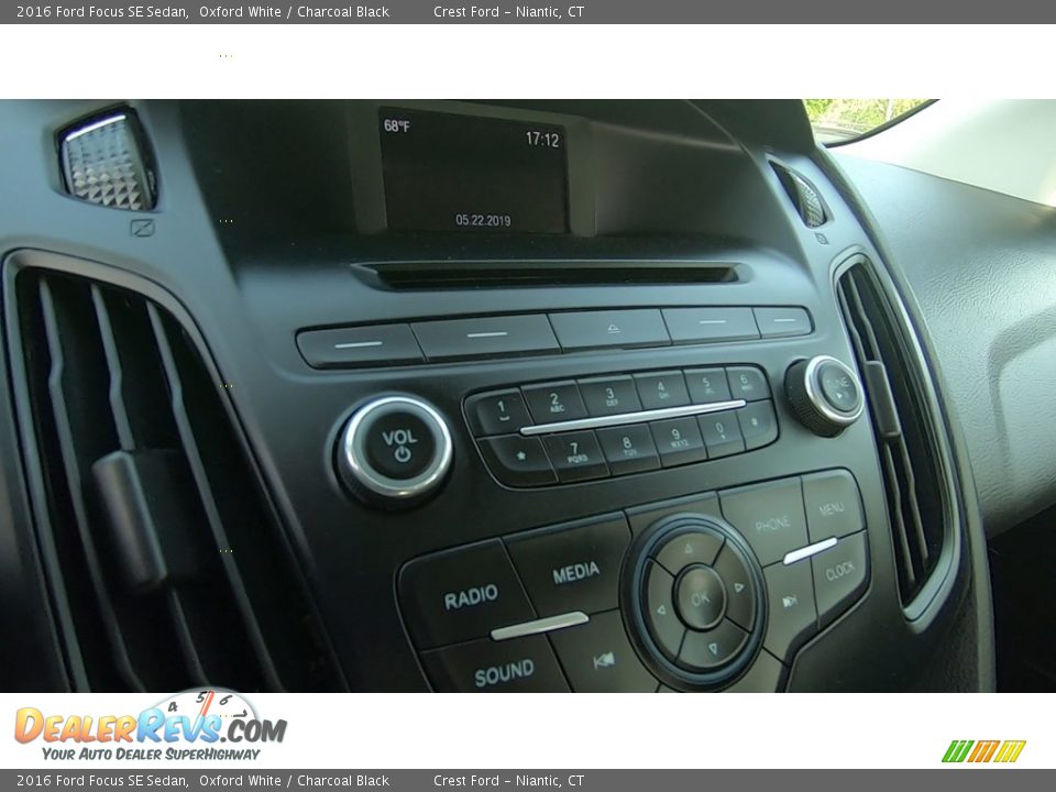 2016 Ford Focus SE Sedan Oxford White / Charcoal Black Photo #15