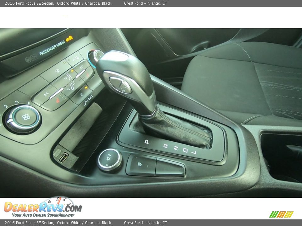 2016 Ford Focus SE Sedan Oxford White / Charcoal Black Photo #17