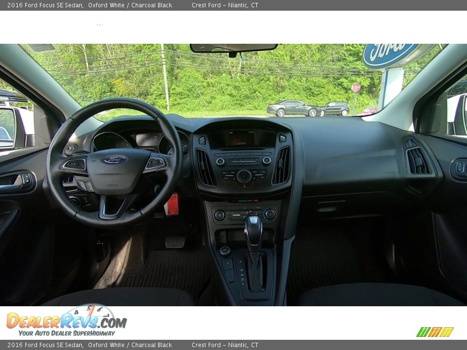 2016 Ford Focus SE Sedan Oxford White / Charcoal Black Photo #19