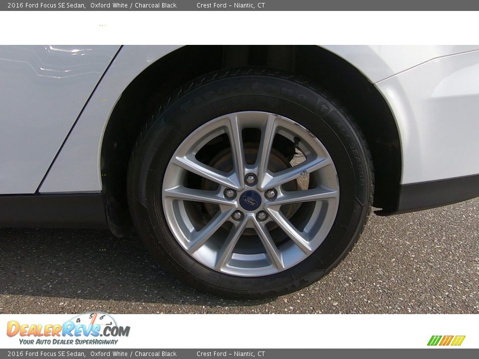 2016 Ford Focus SE Sedan Oxford White / Charcoal Black Photo #20
