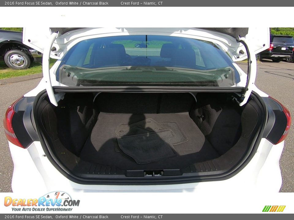 2016 Ford Focus SE Sedan Oxford White / Charcoal Black Photo #21