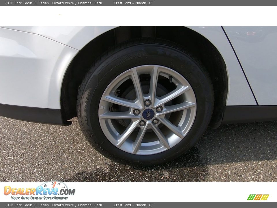 2016 Ford Focus SE Sedan Oxford White / Charcoal Black Photo #22