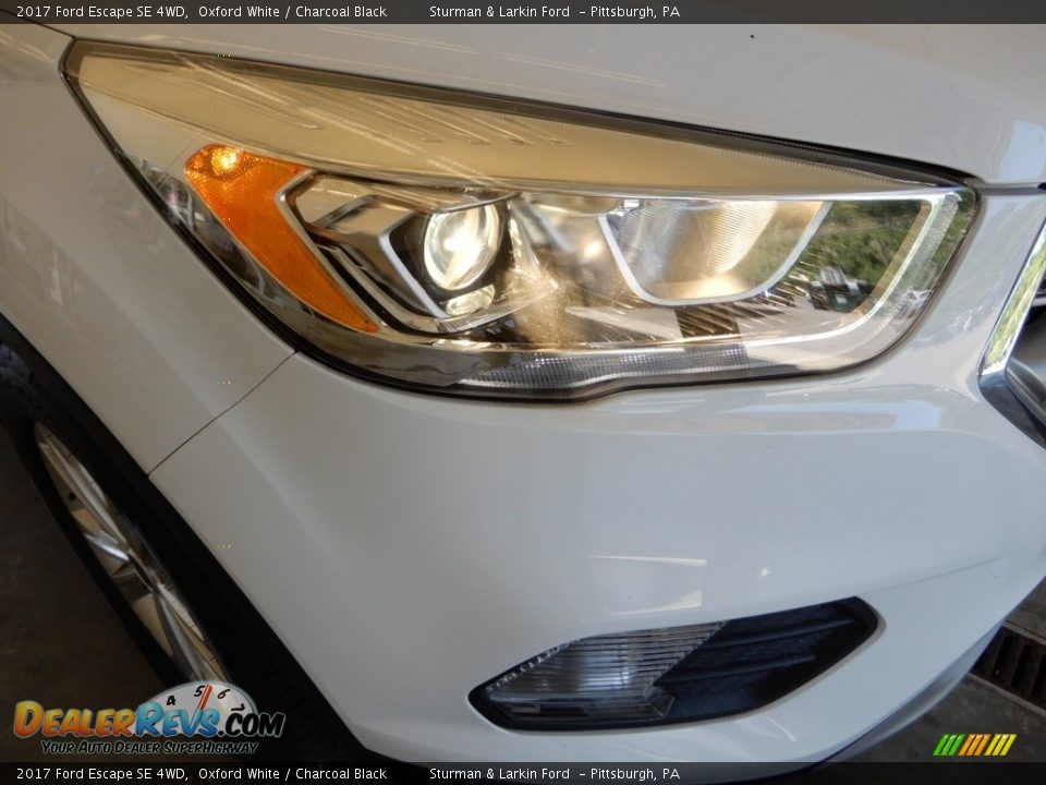 2017 Ford Escape SE 4WD Oxford White / Charcoal Black Photo #2