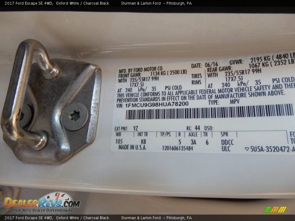 2017 Ford Escape SE 4WD Oxford White / Charcoal Black Photo #20