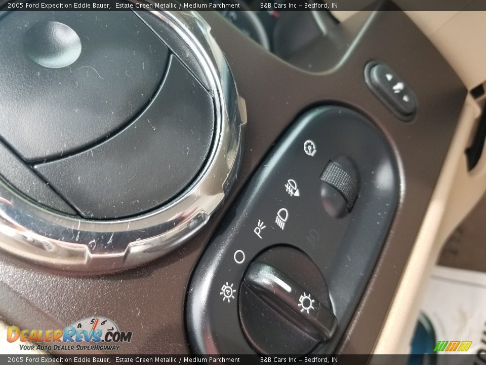 2005 Ford Expedition Eddie Bauer Estate Green Metallic / Medium Parchment Photo #24