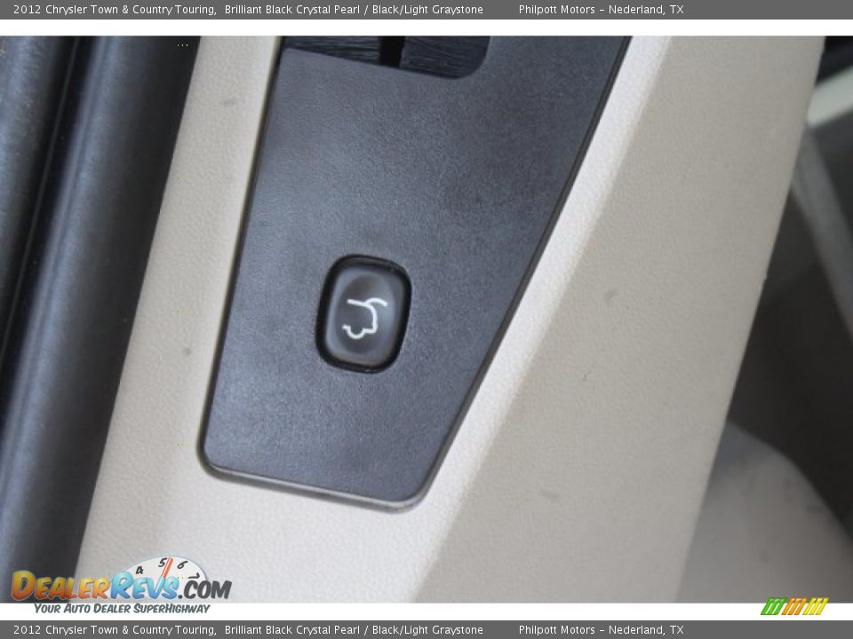 2012 Chrysler Town & Country Touring Brilliant Black Crystal Pearl / Black/Light Graystone Photo #23