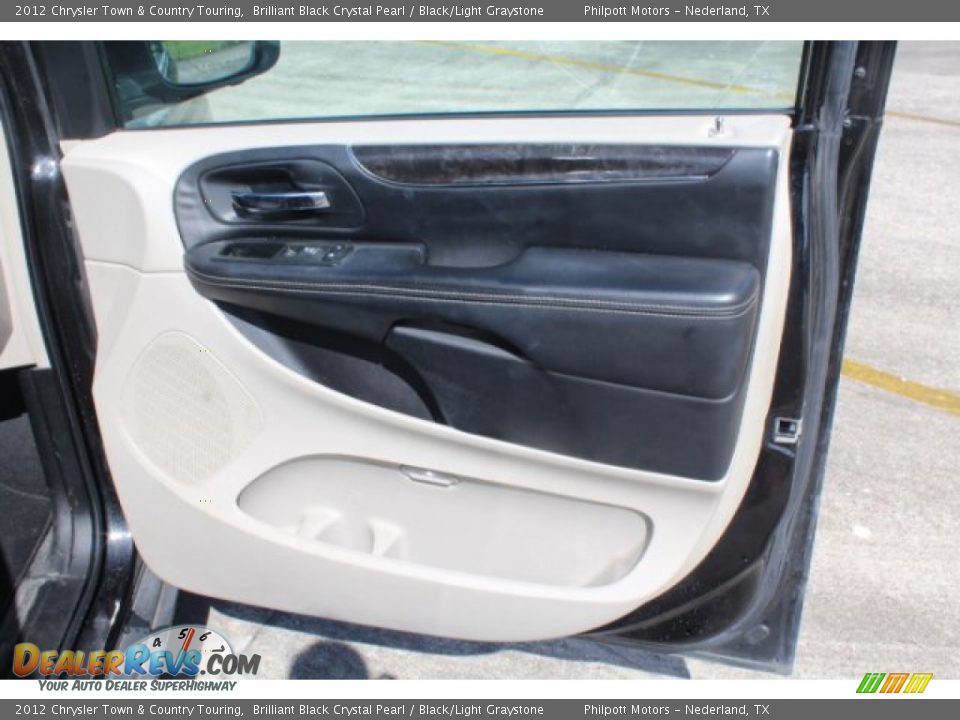2012 Chrysler Town & Country Touring Brilliant Black Crystal Pearl / Black/Light Graystone Photo #26