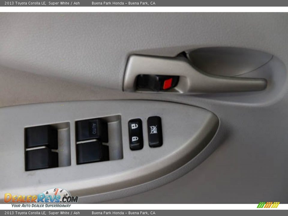 2013 Toyota Corolla LE Super White / Ash Photo #28
