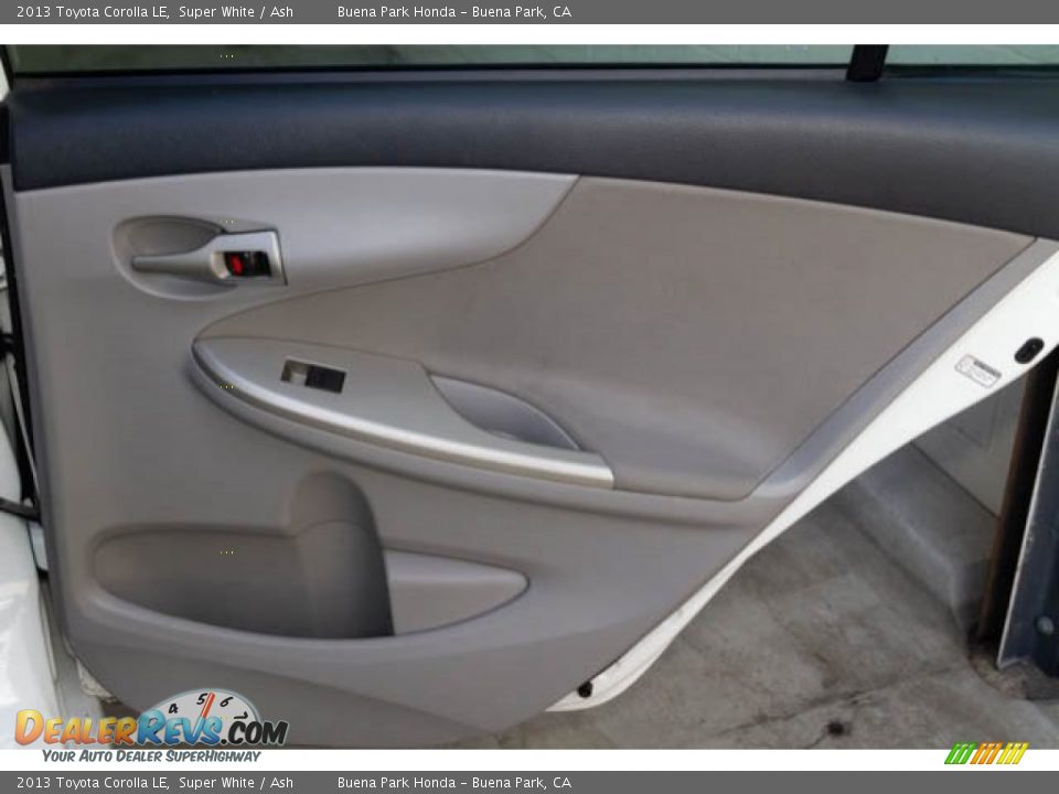 2013 Toyota Corolla LE Super White / Ash Photo #30