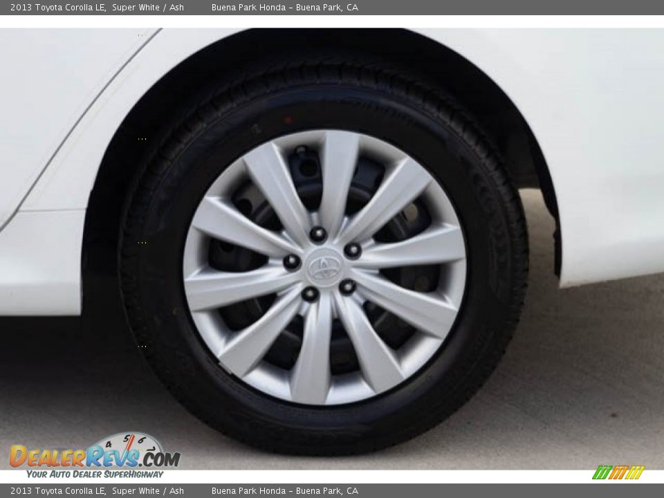 2013 Toyota Corolla LE Super White / Ash Photo #32