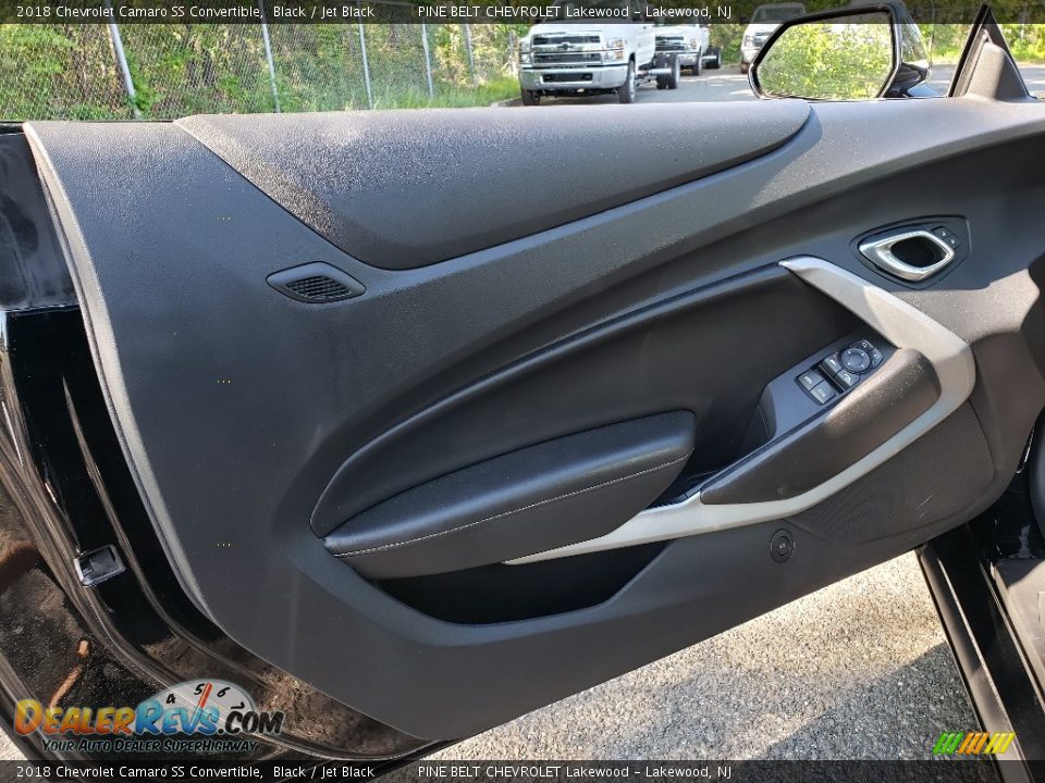 Door Panel of 2018 Chevrolet Camaro SS Convertible Photo #14