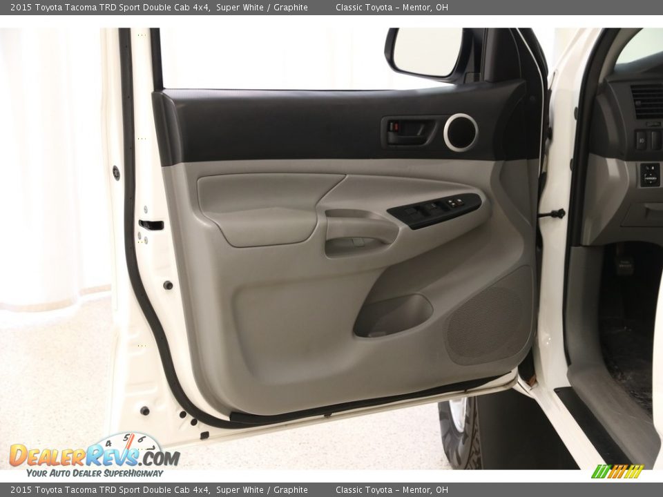2015 Toyota Tacoma TRD Sport Double Cab 4x4 Super White / Graphite Photo #4