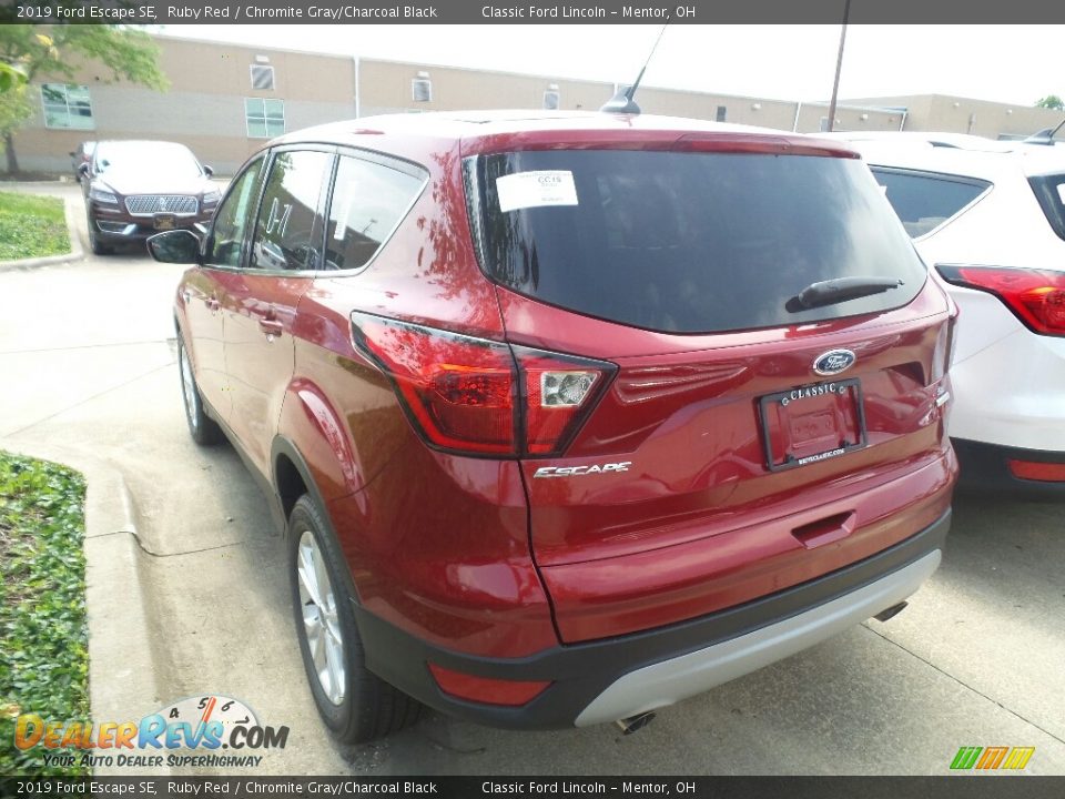 2019 Ford Escape SE Ruby Red / Chromite Gray/Charcoal Black Photo #3